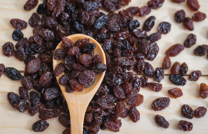 How Raisins Can Help You Gain Weight