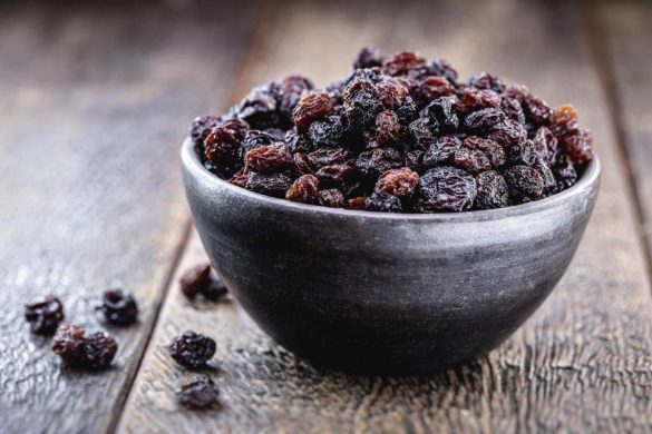 Easy-way-to-gain-weight-know-how-raisins-can-help-in-weight-gain