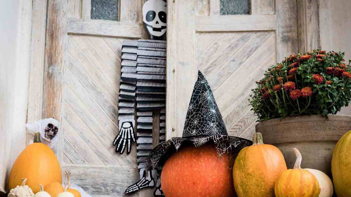 How Long Can You Leave Halloween Decorations Out?